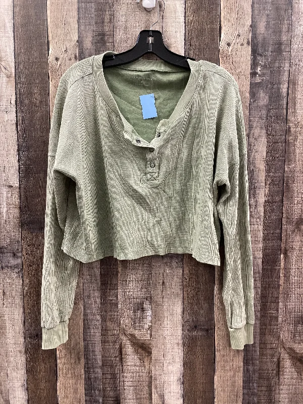 Top Long Sleeve By Aeropostale In Green, Size: M Sleek Men's Metallic