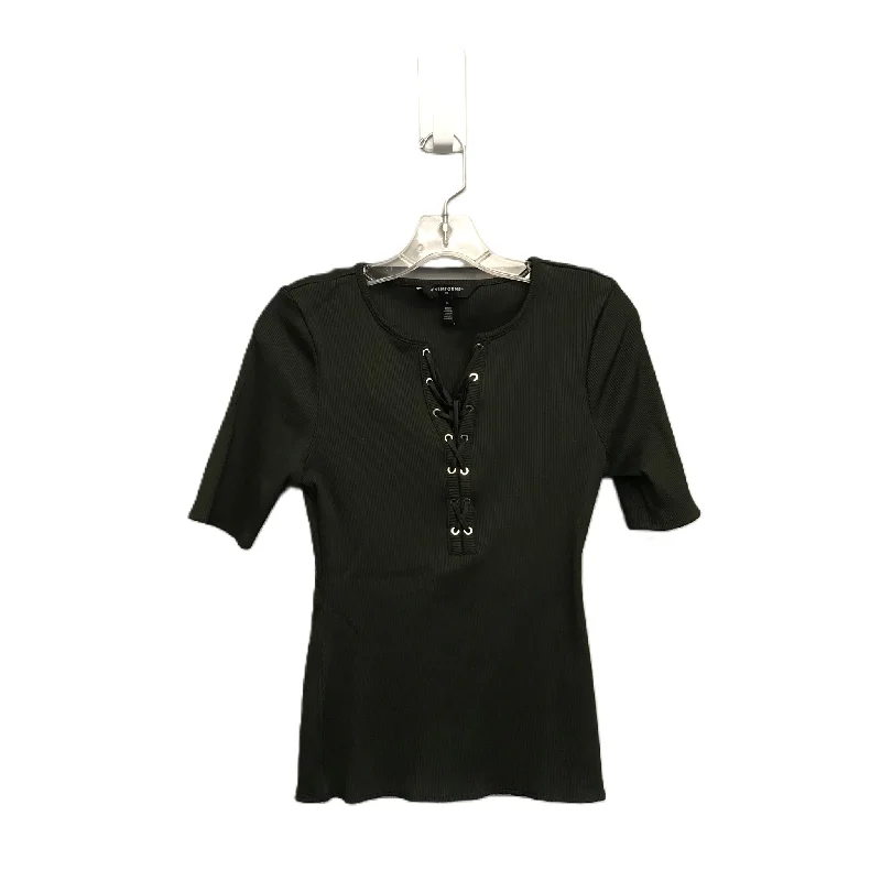 Top Short Sleeve By White House Black Market  Size: M Modern Men's Tech